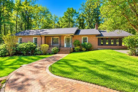 208 E Carolina Ave, Summerville, SC 29483