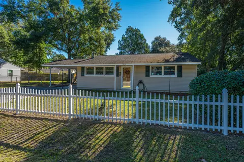 1236 Hawthorne Cir, Hanahan, SC 29410