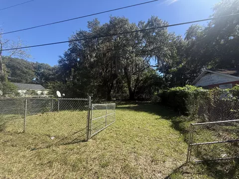2001 Baker Dr, North Charleston, SC 29406