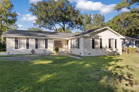 2 Ravenna Ave, Hanahan, SC 29410