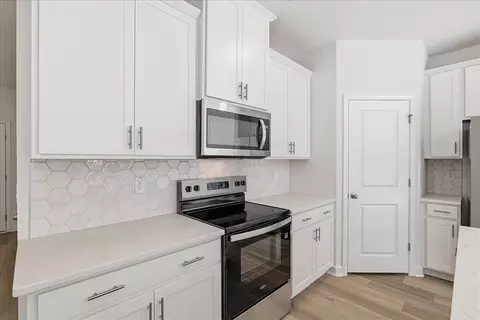 Kitchen - 113 Brook Run Dr, Moncks Corner, SC 29461 photo 2 of 4