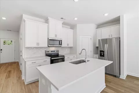Kitchen - 113 Brook Run Dr, Moncks Corner, SC 29461 photo 4 of 4