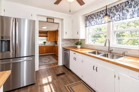 Kitchen - 1471 Clearview Dr, Manning, SC 29102 photo 1 of 2