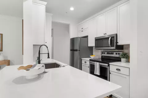 Kitchen - 2012 Chatelain Way, Mount Pleasant, SC 29464 photo 3 of 4