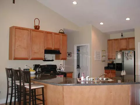 9 Rustcraft Dr, Greer, SC 29651 photo 2