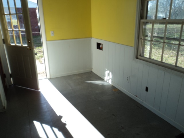 1112 E Blackstock Rd, Moore, SC 29369 photo 4