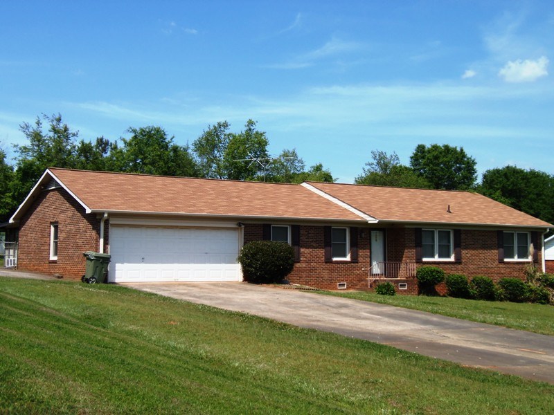 111 Elena Dr, Moore, SC 29369 photo 1