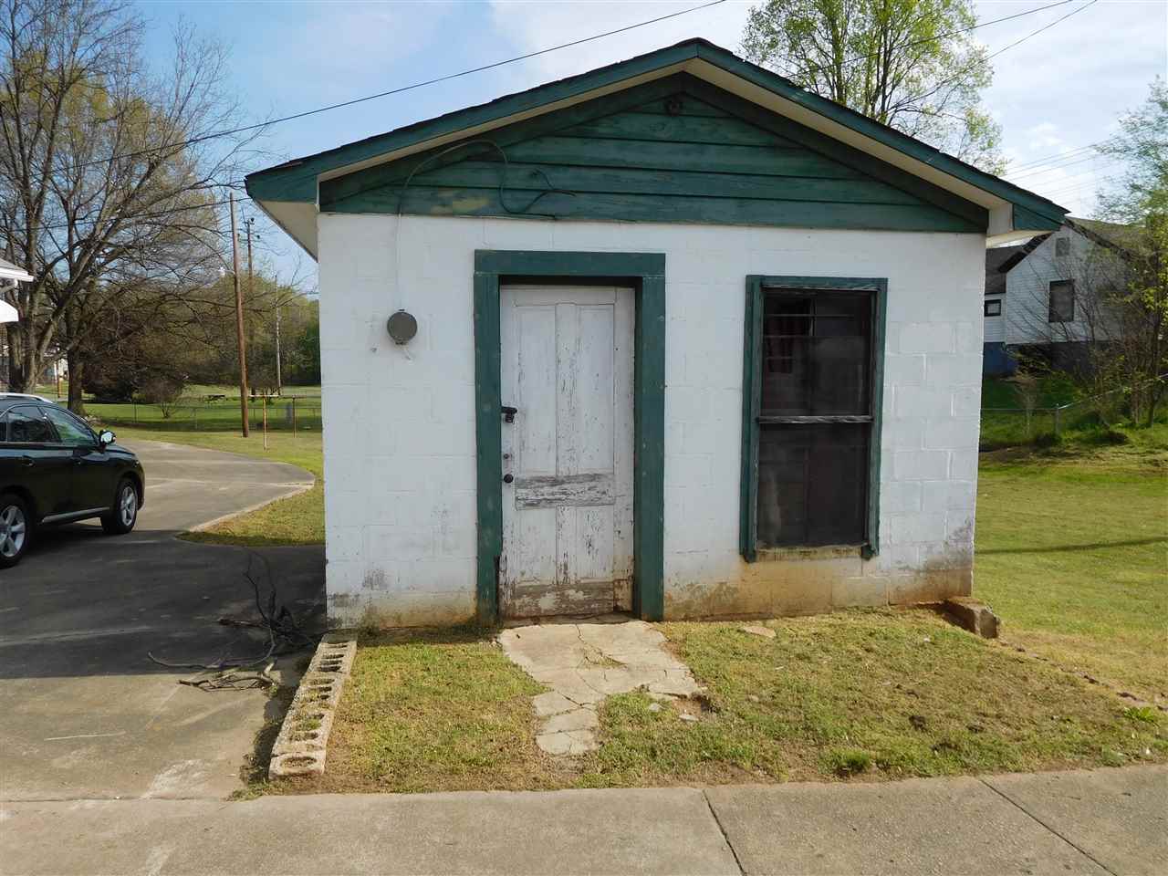 306 Beech St, Gaffney, SC 29341 photo 2