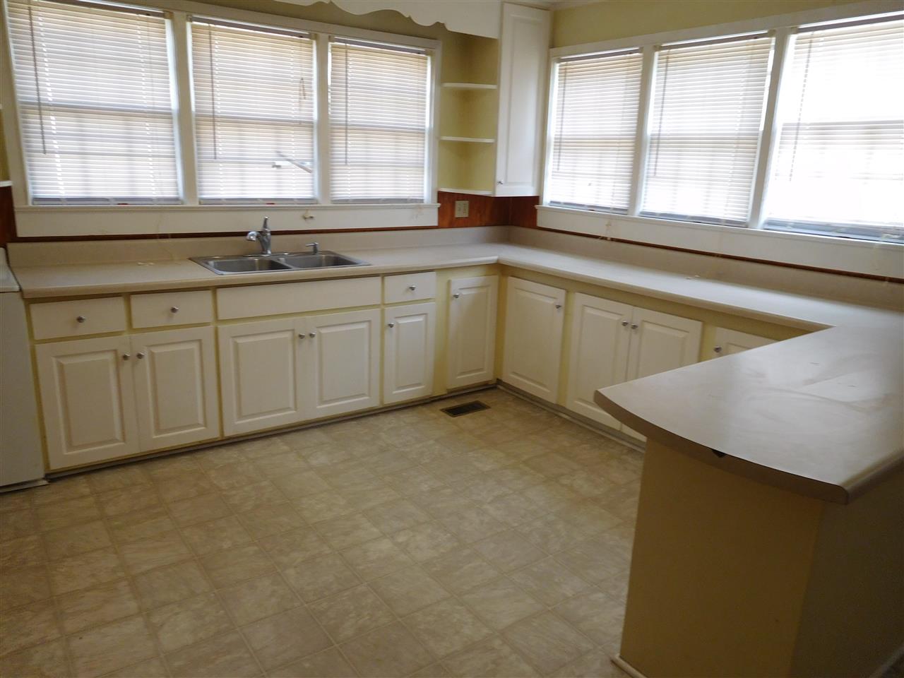 306 Beech St, Gaffney, SC 29341 photo 5