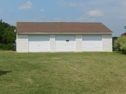 727 River Dr, Gaffney, SC 29340 photo 2