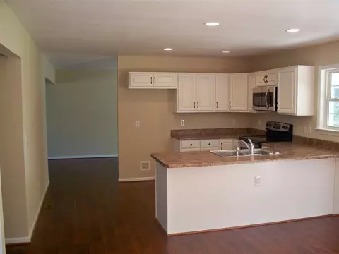 210 Cranston Dr, Chesnee, SC 29323 photo 3