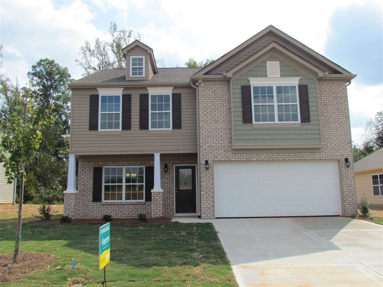 203 Harlequin Dr, Moore, SC 29369 photo 1