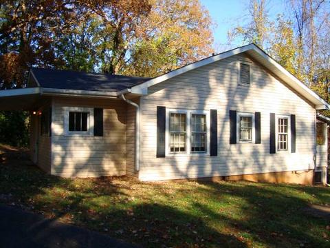 135 Mcdonald St, Tryon, NC 28782 photo 2
