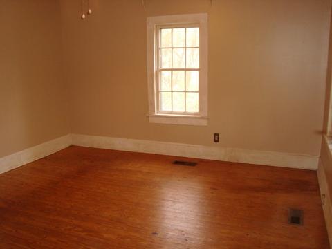 135 Mcdonald St, Tryon, NC 28782 photo 7