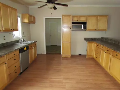 210 Cedar St, Union, SC 29379 photo 3