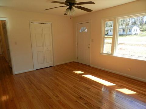 601 Anthony St, Gaffney, SC 29340 photo 2