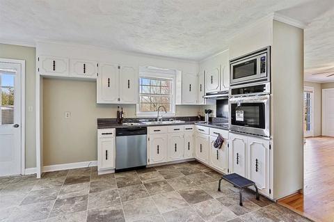 107 Summit, Greer, SC 29651 photo 2