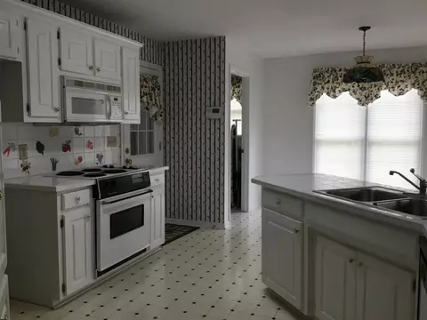 110 Saint Charles Ct, Moore, SC 29369 photo 4