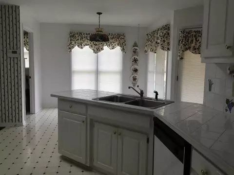 110 Saint Charles Ct, Moore, SC 29369 photo 5