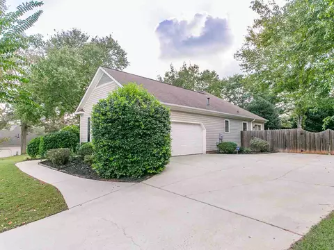 420 Grayson Dr, Moore, SC 29369 photo 3