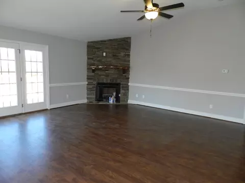 122 E Phillips Ave, Gaffney, SC 29341 photo 3
