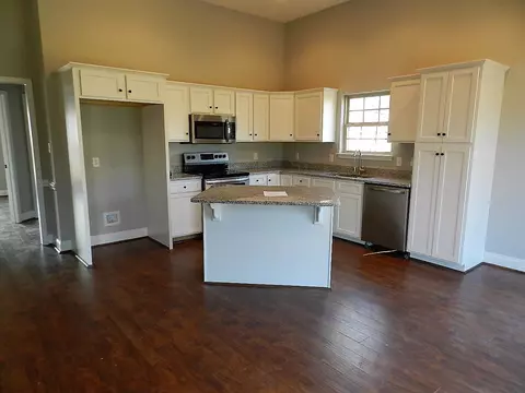 122 E Phillips Ave, Gaffney, SC 29341 photo 4