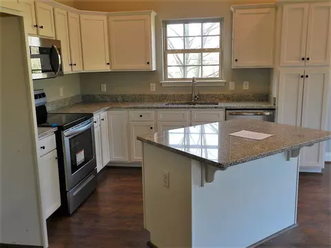 122 E Phillips Ave, Gaffney, SC 29341 photo 5