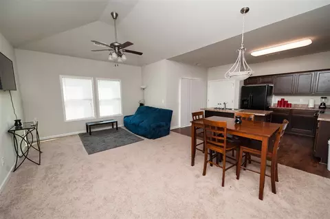 207 Crescent Cir, Duncan, SC 29334 photo 2