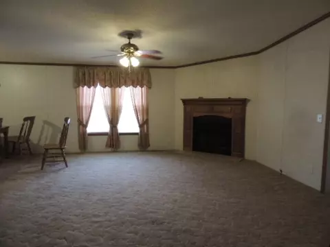 723 E Fleming Farm Dr, Inman, SC 29349 photo 2