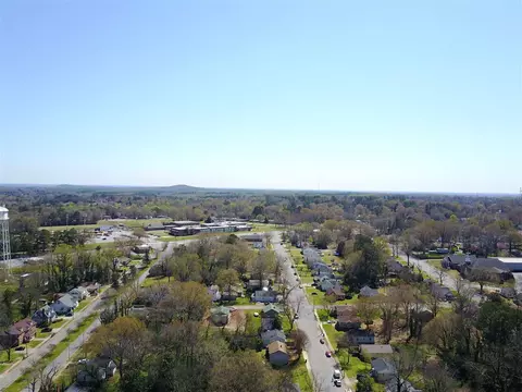 321 E Jefferies St, Gaffney, SC 29340 photo 2