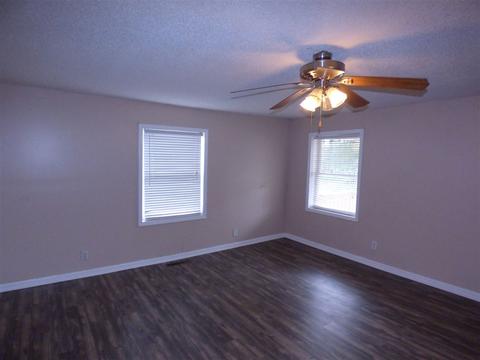 291 Wall St, Converse, SC 29329 photo 4