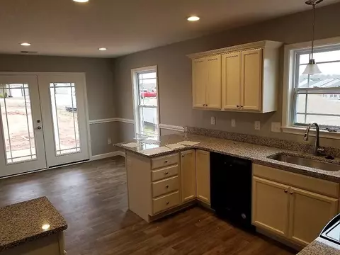 417 Thomas Edwards Ln, Greer, SC 29651 photo 3