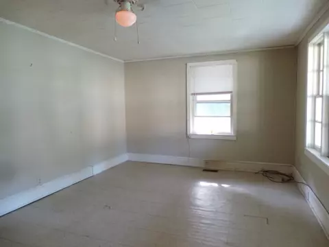 409 E Nott St, Gaffney, SC 29340 photo 2
