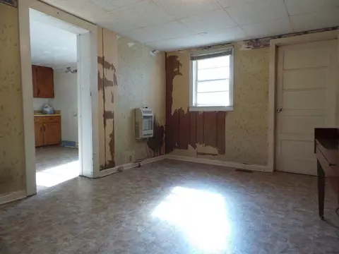 409 E Nott St, Gaffney, SC 29340 photo 4