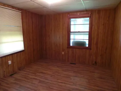 409 E Nott St, Gaffney, SC 29340 photo 5