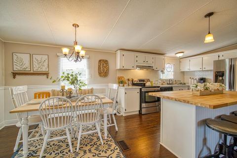 325 E Fox Ridge Dr, Lyman, SC 29365 photo 5