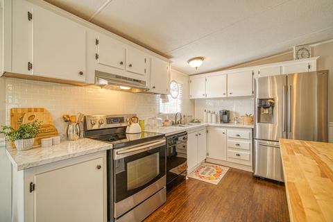 325 E Fox Ridge Dr, Lyman, SC 29365 photo 9