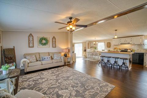 325 E Fox Ridge Dr, Lyman, SC 29365 photo 2
