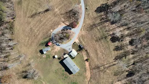 587 Fair Winds Dr, Tryon, NC 28782 photo 3