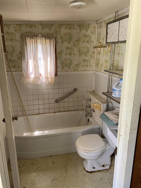 215 E Frontage Rd, Campobello, SC 29322 photo 4