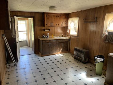 215 E Frontage Rd, Campobello, SC 29322 photo 3