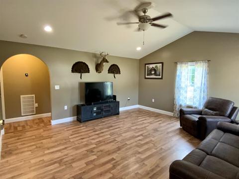 161 Rector St, Campobello, SC 29322 photo 2