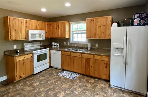 161 Rector St, Campobello, SC 29322 photo 4