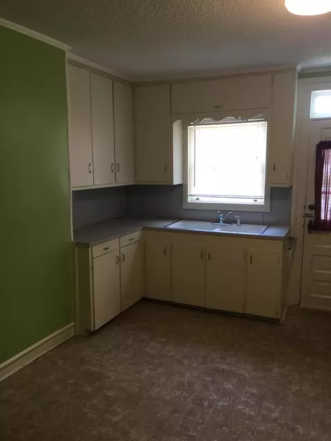 223 E Jefferies St, Gaffney, SC 29340 photo 4