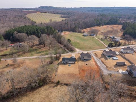 439 Dickson Rd, Campobello, SC 29322 photo 5