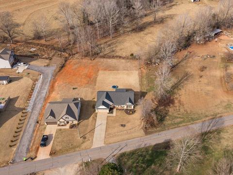 439 Dickson Rd, Campobello, SC 29322 photo 4