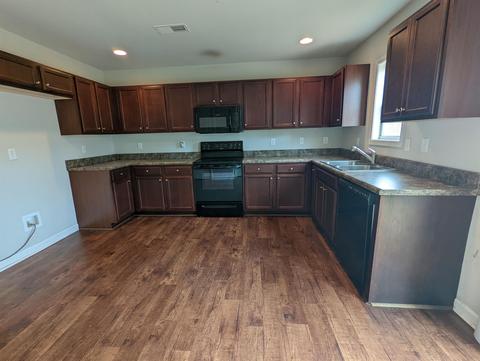 219 Crescent Cir, Duncan, SC 29334 photo 3