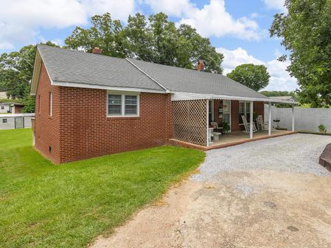 39 Bonds Dr, Ware Shoals, SC 29692 photo 2