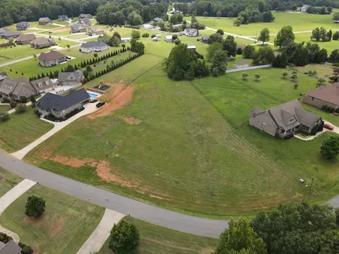 122 Cobblestone Xing, Gaffney, SC 29341