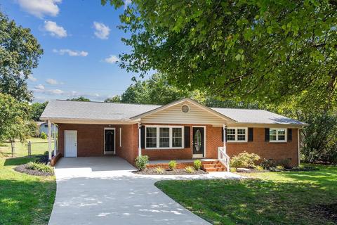 121 Rocking Chair Ln, Spartanburg, SC 29307